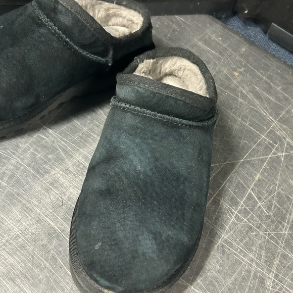 Ugg Slippers Size 5 Women - Picture 2 of 10